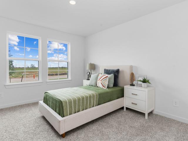 2512 Roseman Court