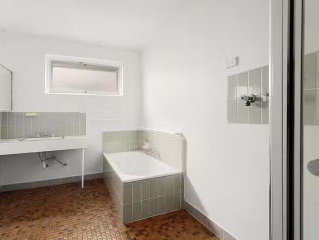 2/51 53 Victoria Road North, Malvern, VIC 3144