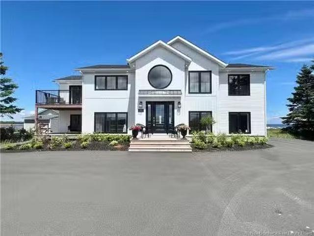 251 Bayshore, Bathurst, NB, E2A 6A5 Luxury House for sale L.
