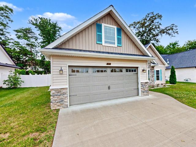 251 Hunter's Ridge Drive