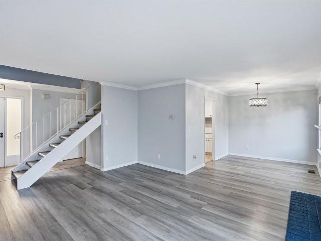 251 Shoreline Dr