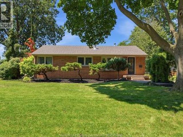 251 St. Marks Road, Tecumseh, ON, N8N 2H6 house for sale | Listing ID 26019 | Royal LePage