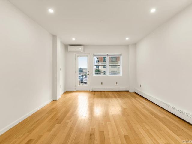 251 W Broadway 210