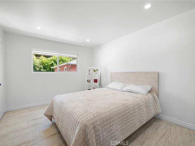 251 W Dryden Street 5