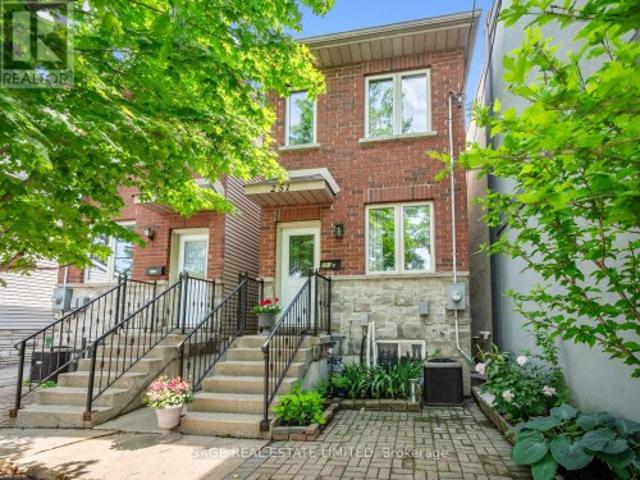 251A Chisholm Avenue, Toronto, ON, M4C 4W5 house for sale | Listing ID E13751 | Royal LePage