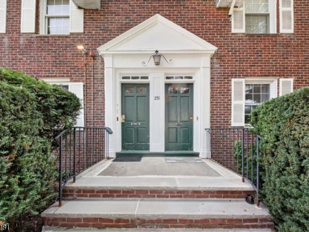 251C Elmwood Ave
