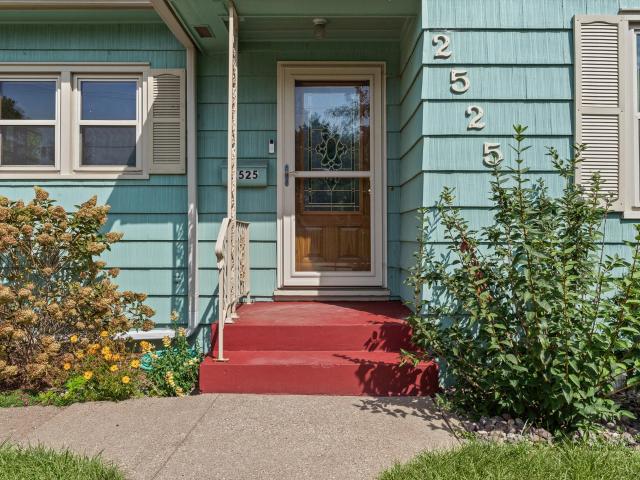 2525 Main St