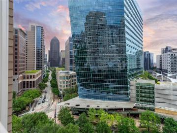 2525 N Pearl Street # 1004