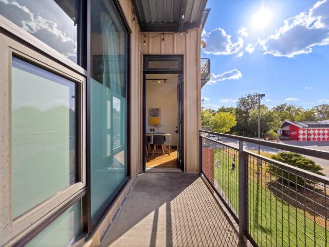 2525 S Lamar Blvd # 206