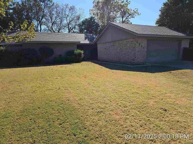 2527 NE Heritage Creek Dr, Lawton, OK