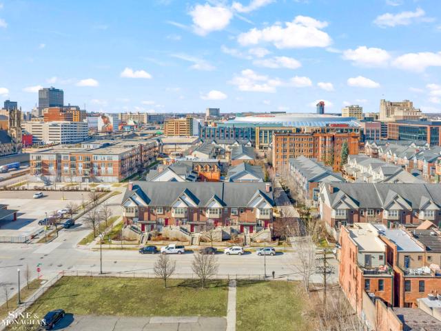 2527 John R Street