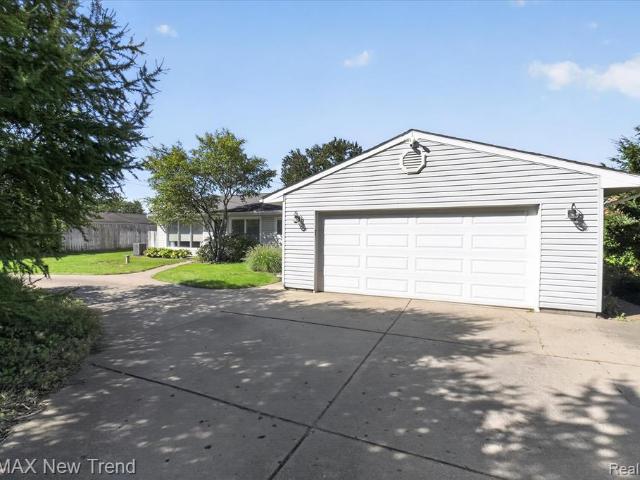 2529 S Commerce Road