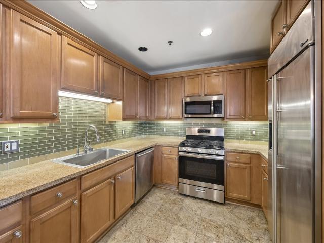2520 Robinhood Street 807
