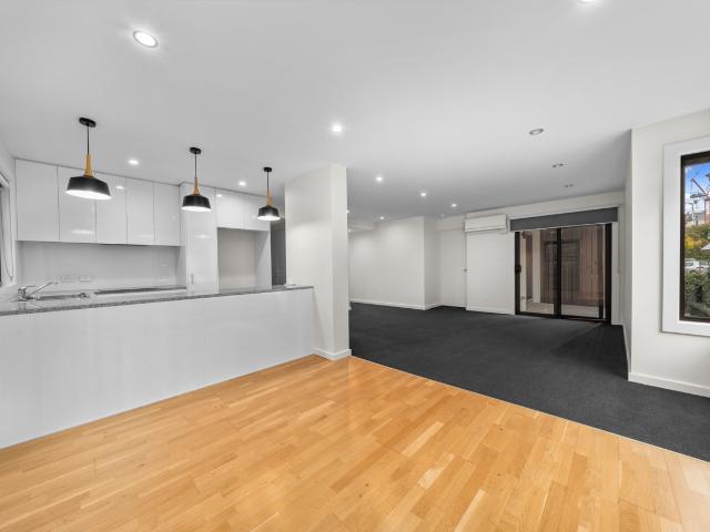25/212 Collins Street Hobart 7000 Australia Edwards Windsor