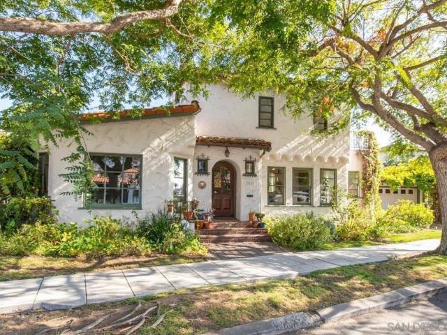 2521 Collier Ave