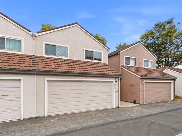 2521 Palmdale Court