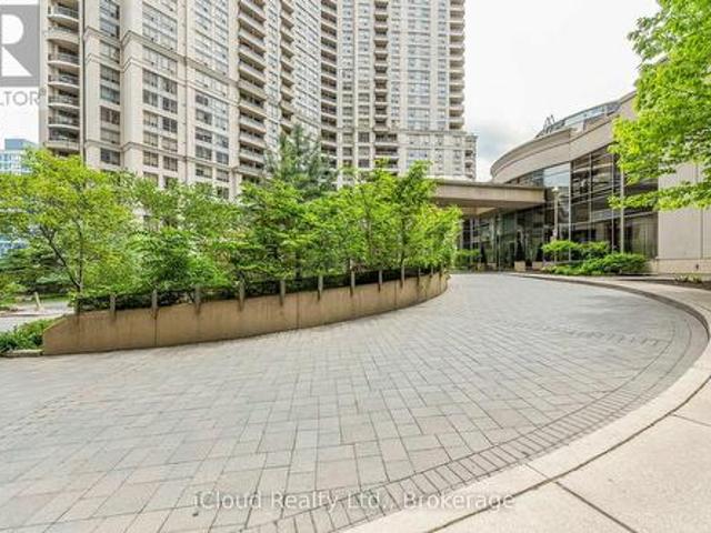 2521 3 Duke Of York Boulevard, Mississauga, ON, L5B 4P5 condo for sale | Listing ID W13860 | Royal LePage