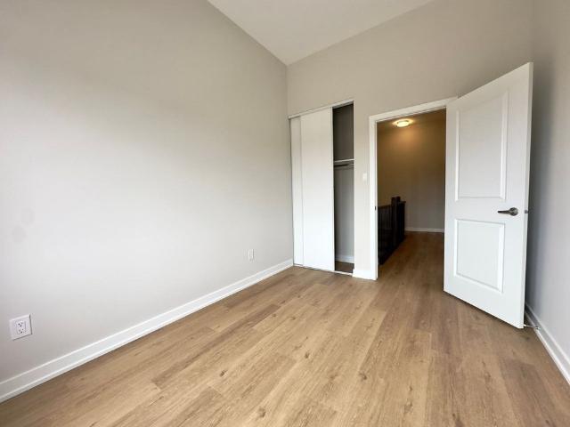 252 Craig Duncan Terrace town house — Ottawa, ON 3 Bedroom 3 Bedroom