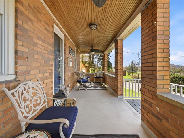252 Berry St