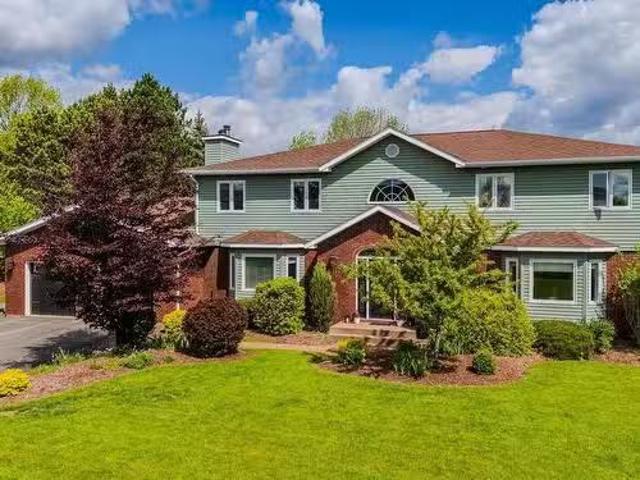 252 Blue Heron Dr. New Glasgow, NS, B2H 5Z3 house for sale.