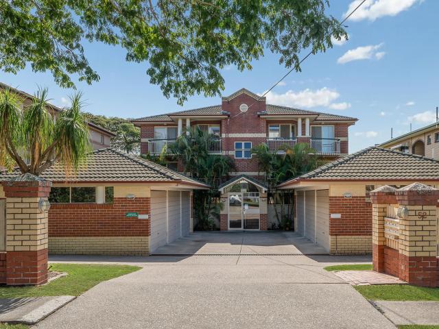 2/52 Kitchener St