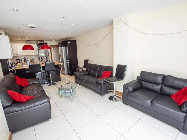 252 Hubert Road, Stirchley, B29 6EP, United Kingdom | 6 bed house for rent #139476103 | Rentberry