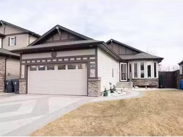 252 Riverpark Boulevard West, Lethbridge, AB, T1K 8B3 house.