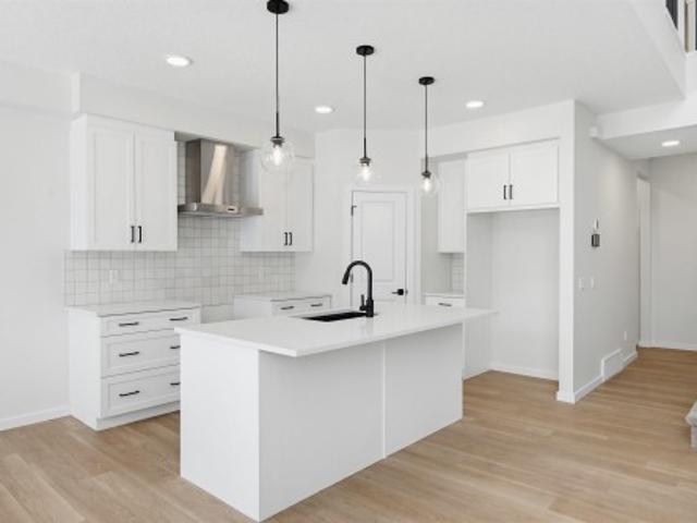 2535 Street Nw, Edmonton, AB, T6M 3H1 house for sale | Listing ID E4469 | Royal LePage