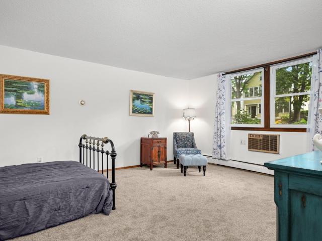 2536 Dupont Avenue S # 101