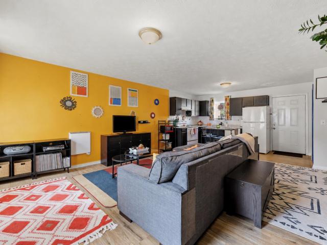 2537 Lindenhurst Loop