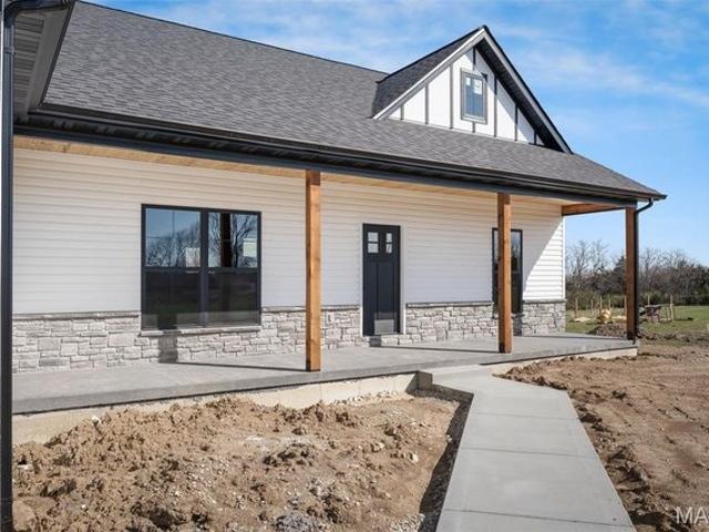 25301 Rooster Ct, Warrenton, MO 63383