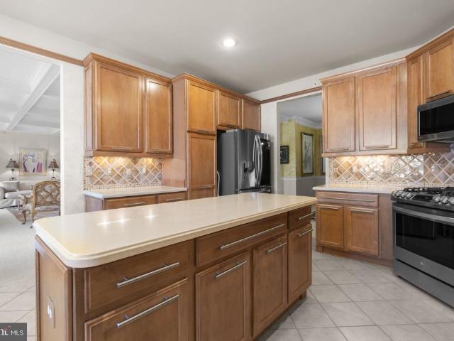 2530 Kensington Gardens # 401