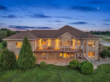 25329 nd St, Spirit Lake, IA