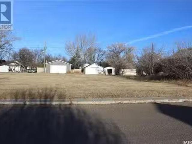 253 2Nd Avenue E, Shaunavon, SK, S0N 2M0 vacant land for sal.