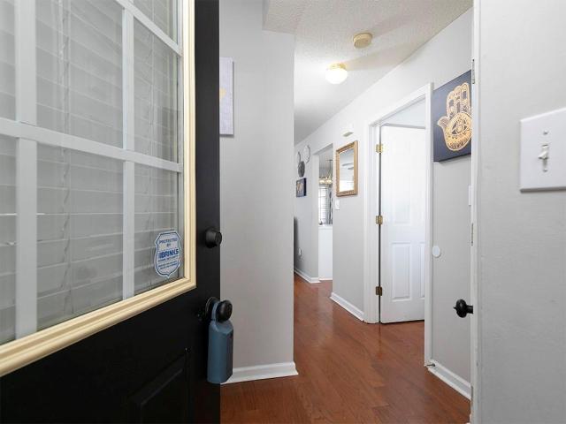 253 Gallant SE 17