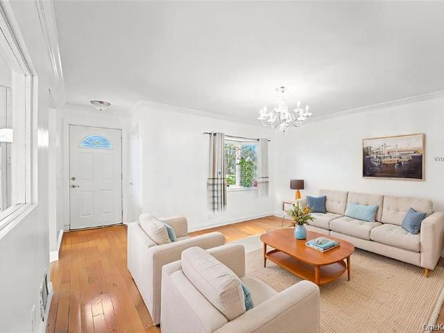 253 Devonshire Dr, New Hyde Park, NY 11040 | MLS #1007
