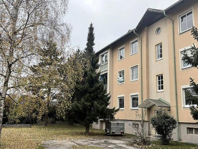 2540 Bad Vöslau | Ruhige und helle 3 Zimmer WOHNUNG 78 m² mit Loggia und Stellplatz | Direkt bei den Weingärten