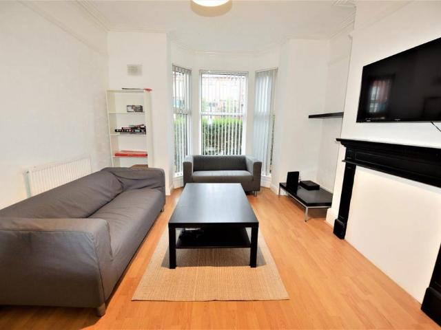 254 Cardigan Road 6 bed house to rent £2,730 pcm £630 pw
