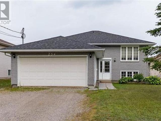 254 Leroux Street, Chelmsford, ON, P0M 1L0 house for sale | Listing ID 2129 | Royal LePage