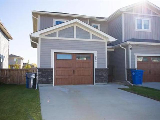 254 Marcoux Avenue, Lorette, MB, R5K 0R5 house for sale | Listing ID 202624 | Royal LePage