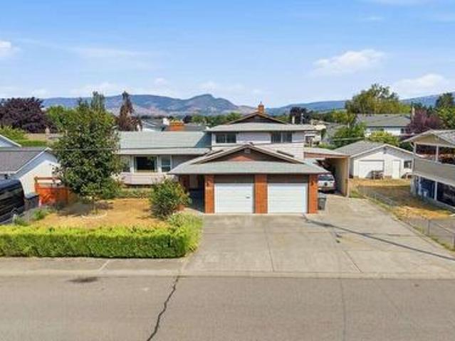 2555 Grenfell Road, Kelowna, BC, V1Y 3C9 house for sale | Listing ID 10402 | Royal LePage