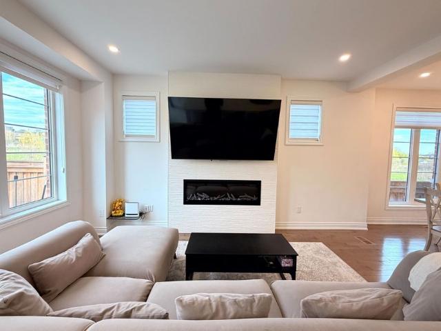 2557 Bandsman Crescent, Oshawa