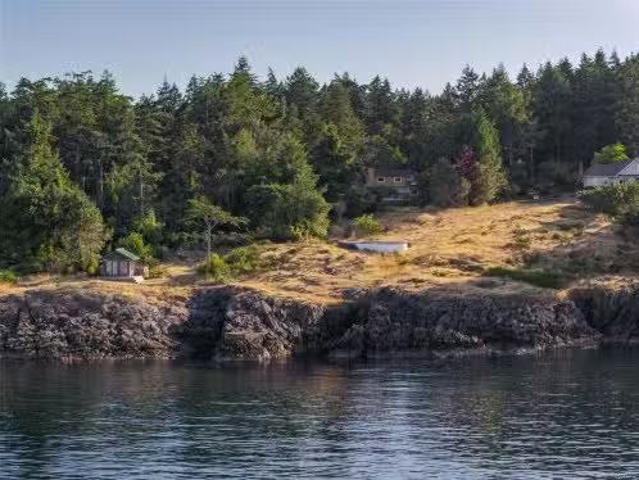 2550 Queenswood Dr, Saanich, BC, V8N 1X5 house for sale Lis.