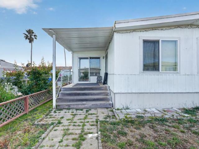 255 E Bolivar