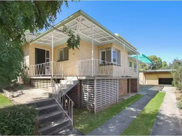 255 Mount Street, East Albury House for rent Listed by Chloe.