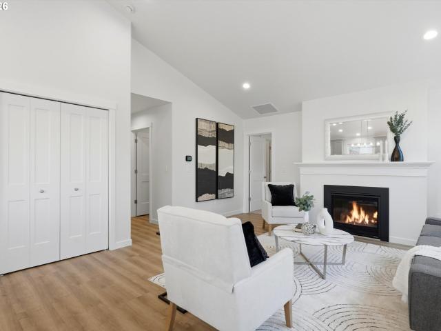 255 SE Jensen AVE