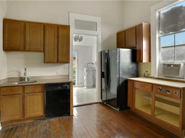 2567 N Prieur Street