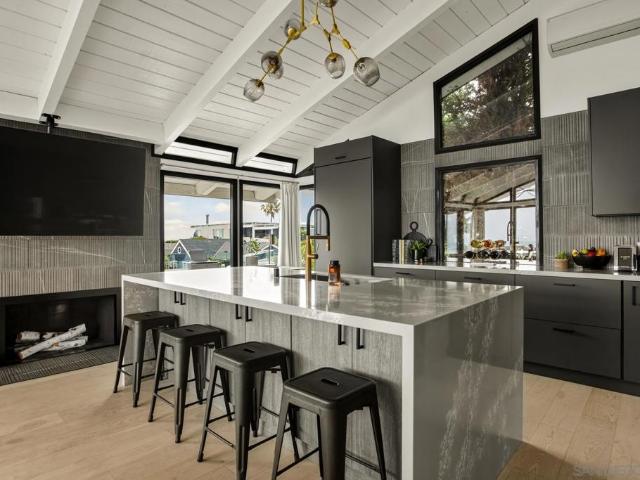2568 Bonita Way