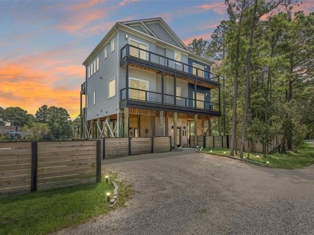 256T Hunts Neck Rd, Poquoson, VA 23662
