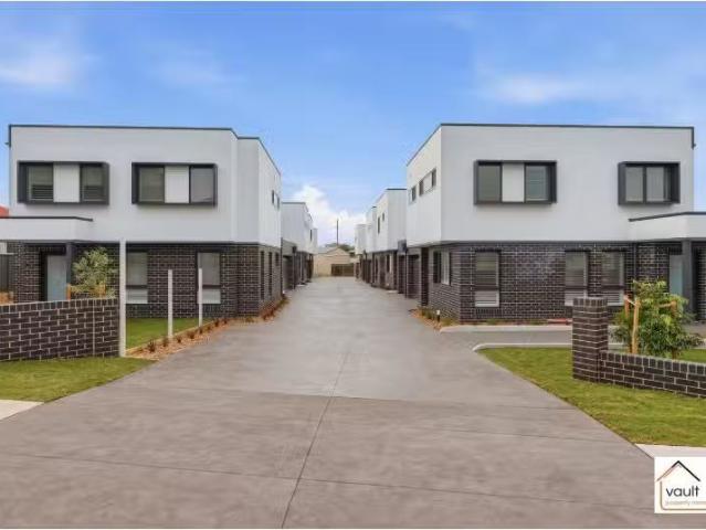 2/56 58 Illowra Crescent, Primbee Townhouse for rent Listed b.